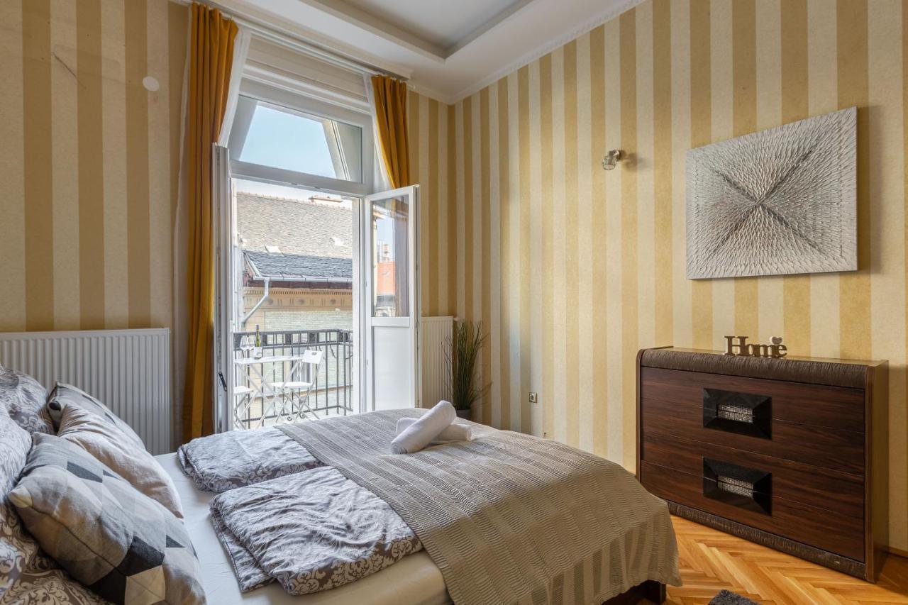 Luxury Downtown Home By Anna ブダペスト エクステリア 写真