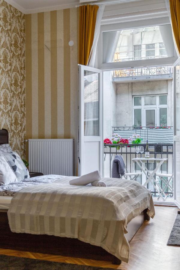 Luxury Downtown Home By Anna ブダペスト エクステリア 写真