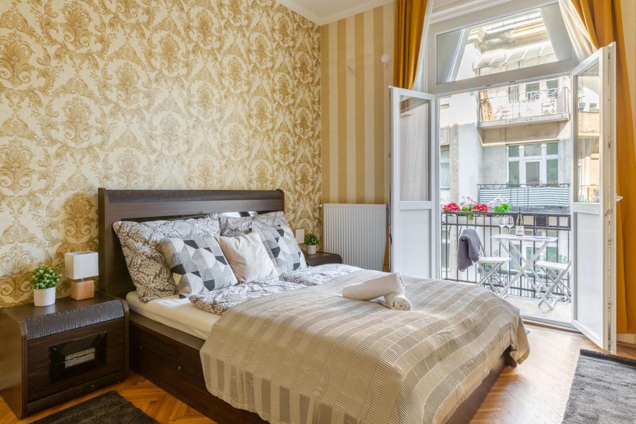 Luxury Downtown Home By Anna ブダペスト エクステリア 写真
